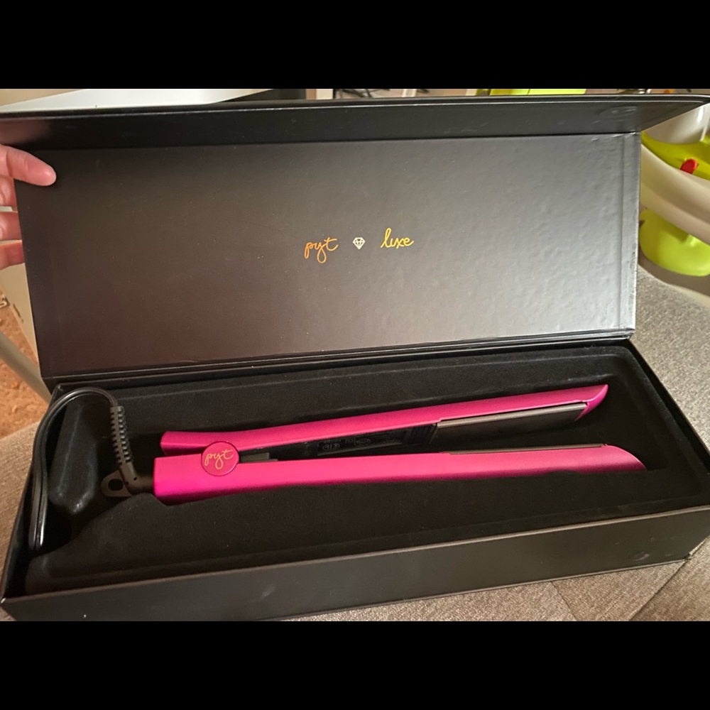 PYT HAIR STRAIGHTENER IN BOX